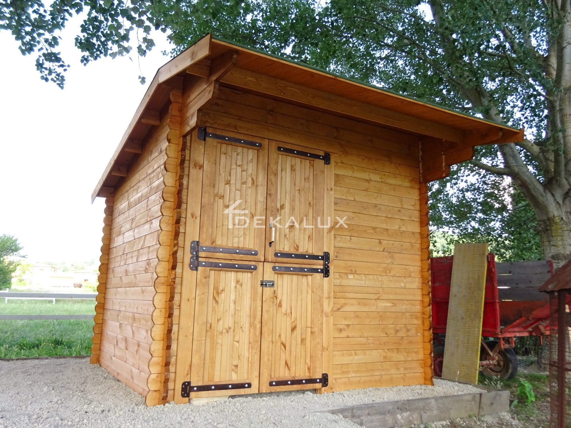 Box cavalli in legno Siena 2 – 6×6 m – 2 vani e porticato pareti 45mm